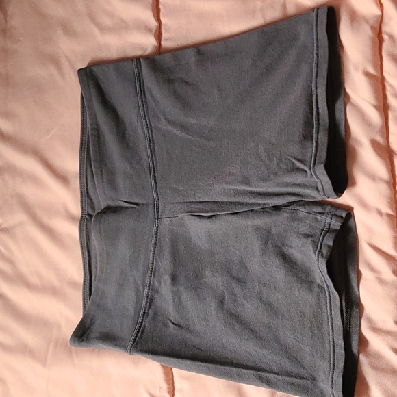 Tna grey biker shorts - Picture 2 of 3